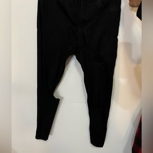 Black high rise ripped Madrid size 9 jeans